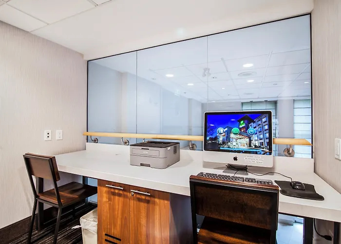Holiday Inn Express & Suites Langley By Ihg